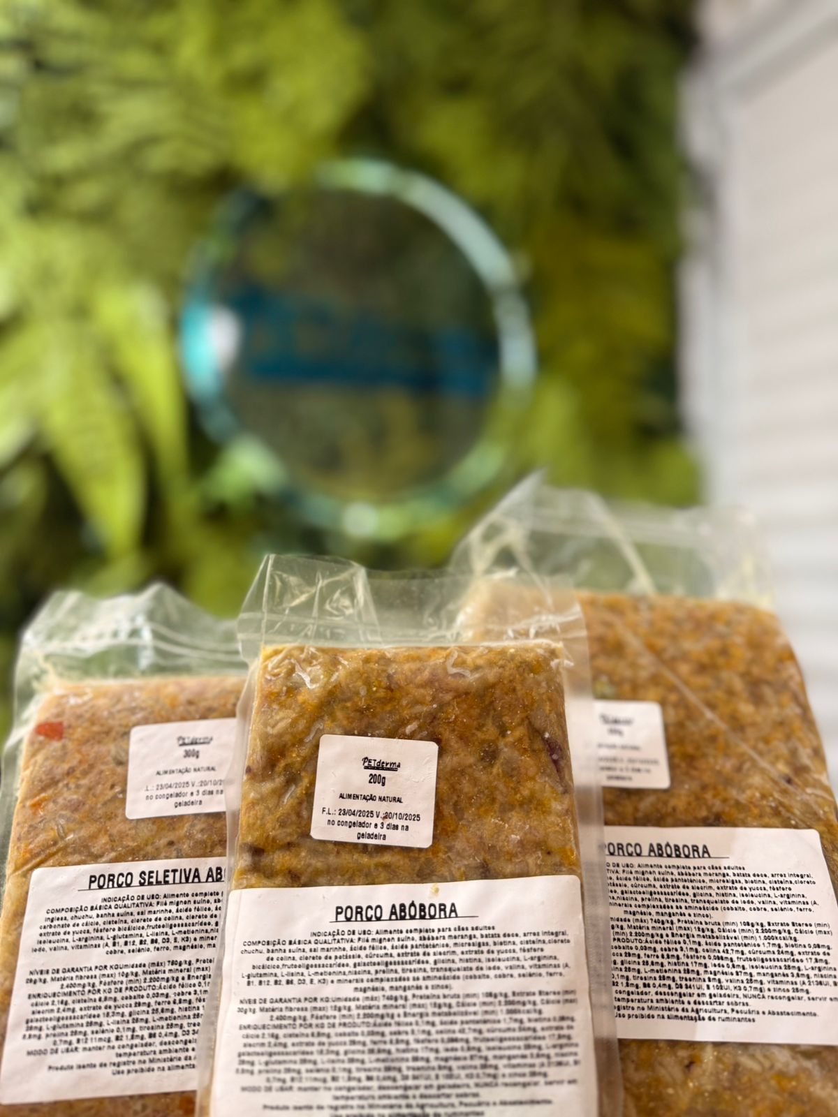 Pacotes de comida natural Petderma Food embalados a vácuo